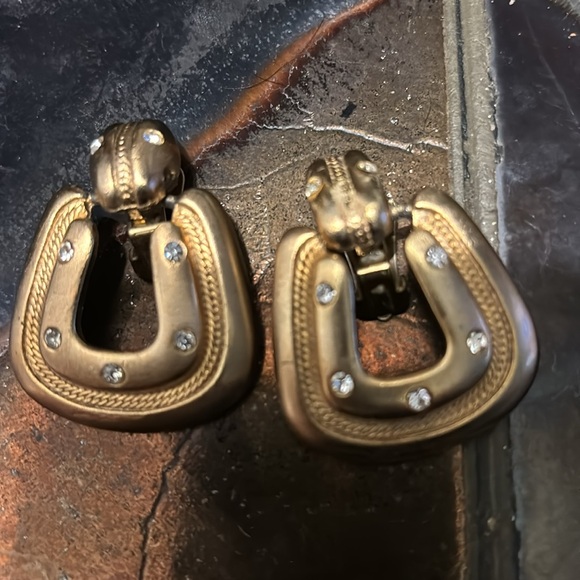 Vintage 80s Gold-tone & Diamante Pave Crystal earrings - Picture 3 of 7